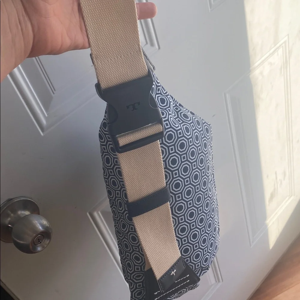 💙🤍Stylish Blue Tory Burch Nylon Fanny Pack💙🤍